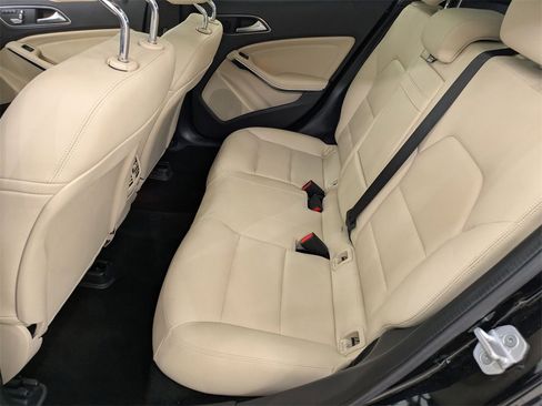 Used 2018 Mercedes-Benz GLA 250 4MATIC image 27