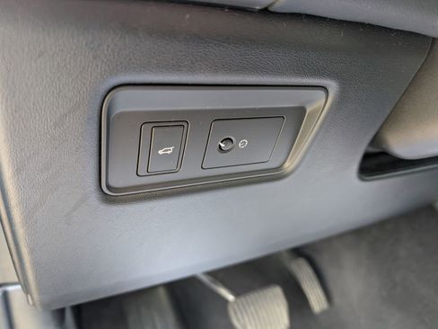 Used 2016 Land Rover Range Rover Sport SE image 16