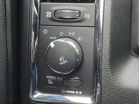 Used 2014 RAM 1500 Laramie w/ Convenience Group image 25