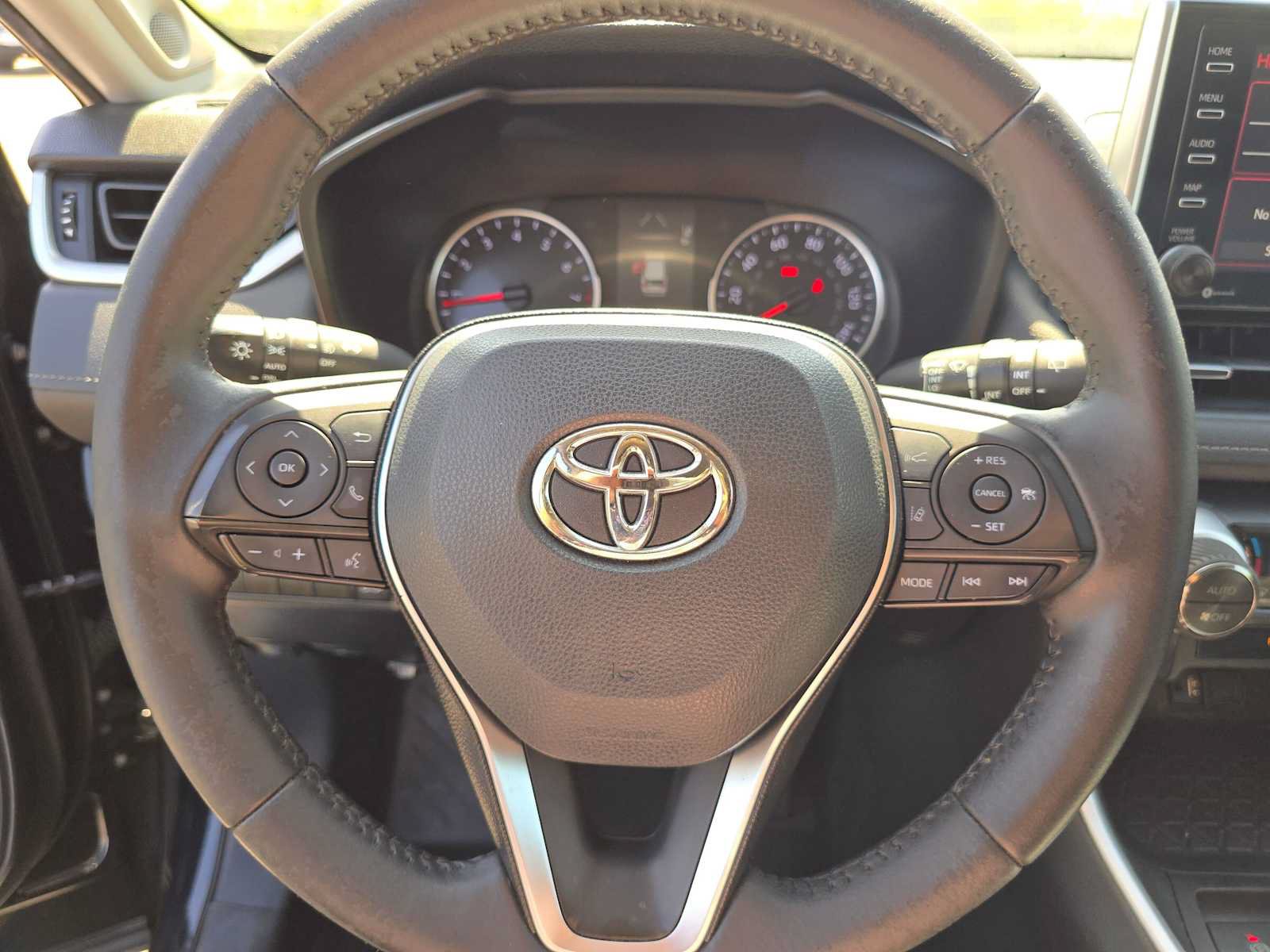 Used 2019 Toyota RAV4 XLE Premium w/ Carpet Mat Package FWD image 23