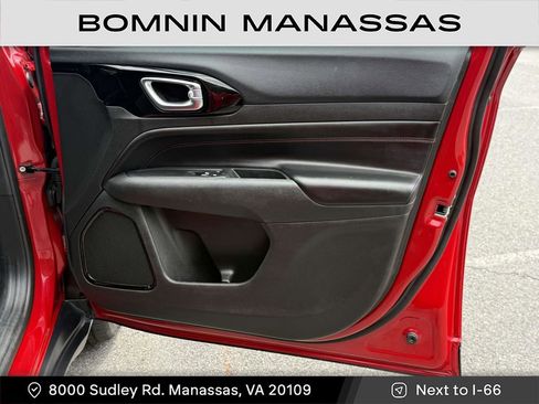 Used 2024 Jeep Compass Trailhawk image 8