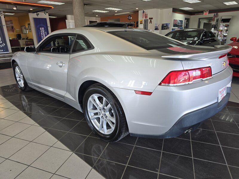 Used 2015 Chevrolet Camaro LT RWD image 6
