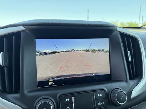 Used 2024 GMC Terrain SLT AWD/4WD image 18