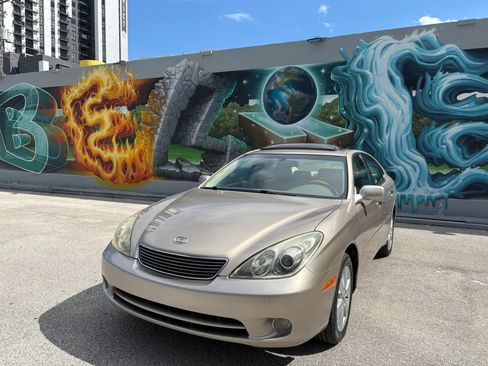 Used 2005 Lexus ES 330 FWD image 2