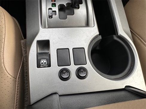 Used 2014 Toyota 4Runner SR5 image 23