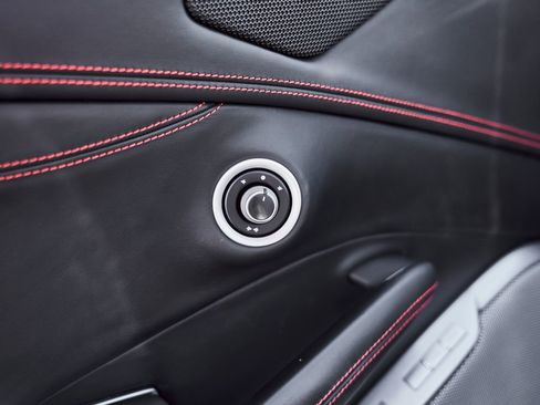 Used 2020 Ferrari Portofino RWD image 36