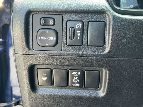 Used 2018 Toyota 4Runner SR5 AWD/4WD image 31