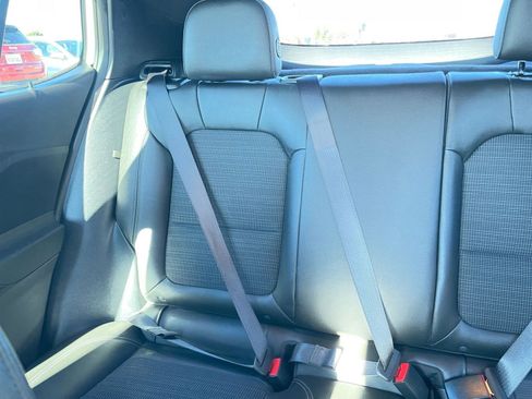 Used 2025 Buick Envista Preferred image 40