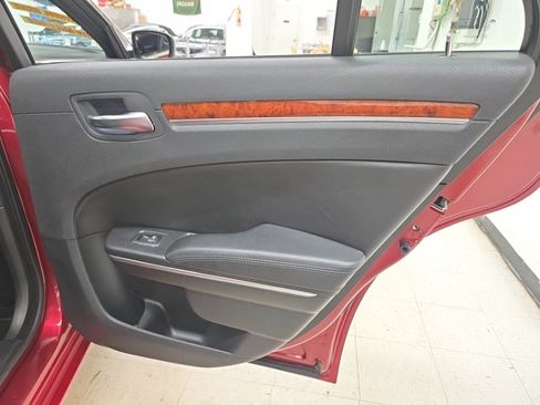 Used 2013 Chrysler 300 AWD w/ Driver Convenience Group image 16