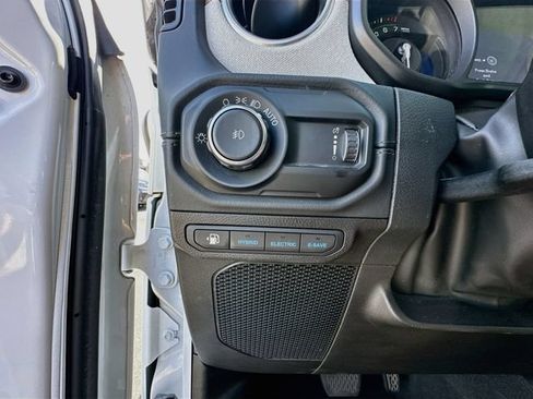 Used 2024 Jeep Wrangler Unlimited Sahara AWD/4WD image 11