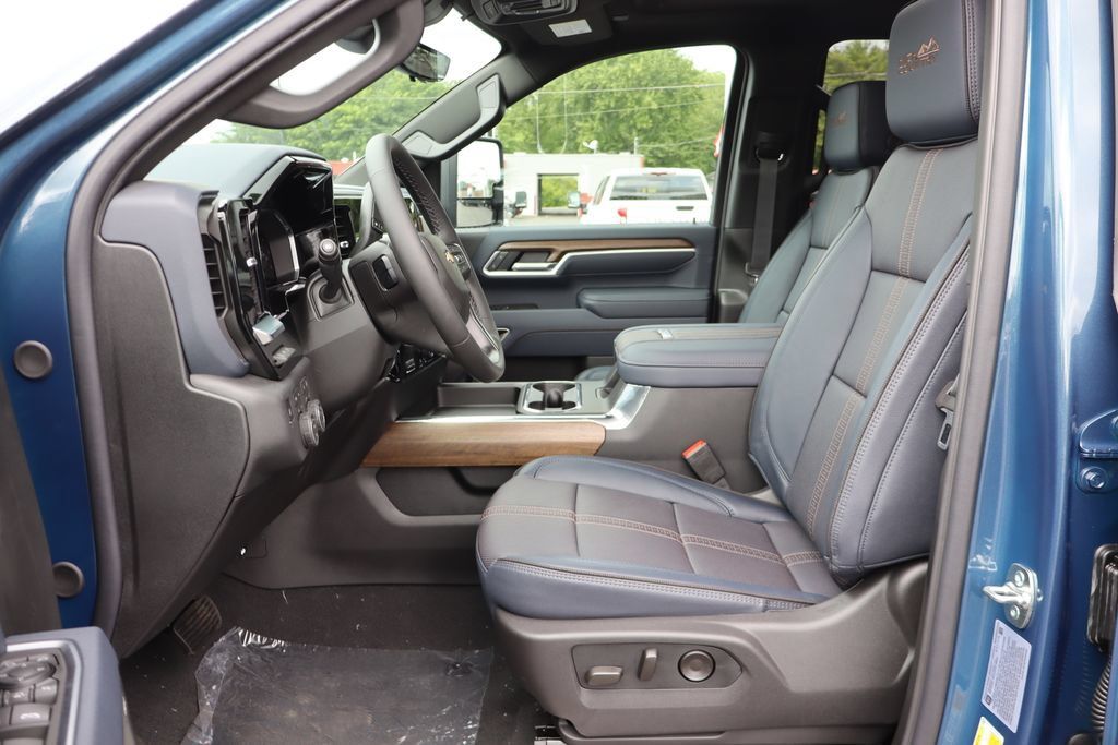 New 2026 Chevrolet Silverado 3500 High Country w/ Technology Package AWD/4WD image 5