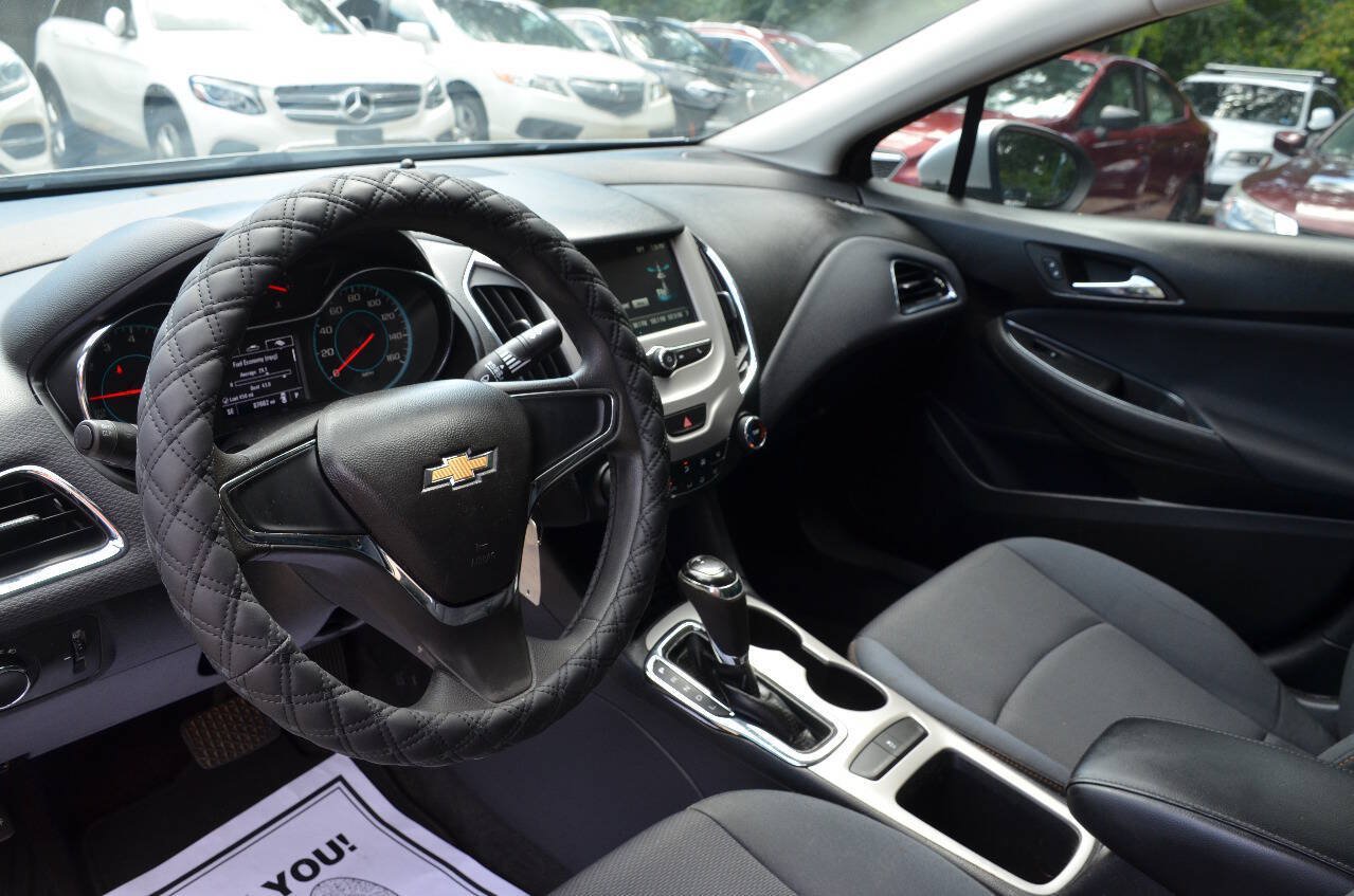 Used 2018 Chevrolet Cruze LS FWD image 15