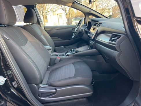 Used 2018 Nissan Leaf SV w/ SV Technology Package image 27