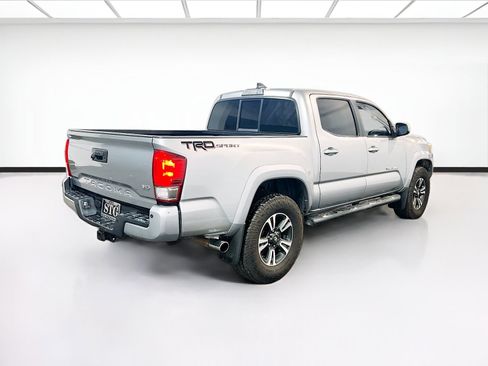 Used 2016 Toyota Tacoma TRD Sport image 4