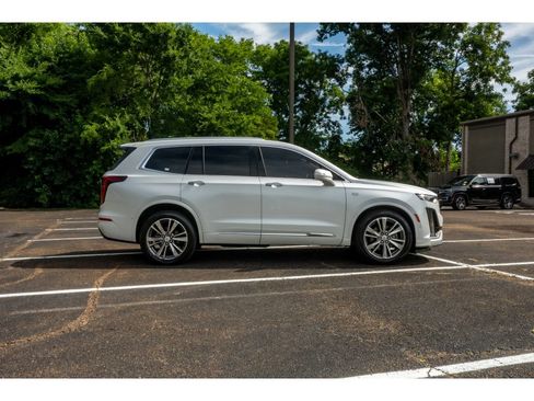 Used 2020 Cadillac XT6 Premium Luxury w/ Platinum Package FWD image 4