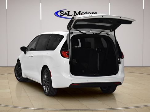 New 2026 Chrysler Pacifica Select FWD image 9