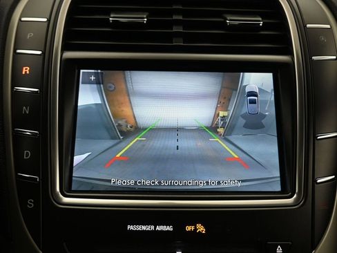 Used 2019 Lincoln Nautilus Select image 19