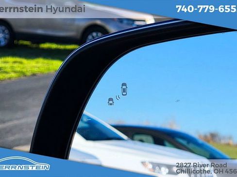 Used 2023 Hyundai Venue Limited image 20