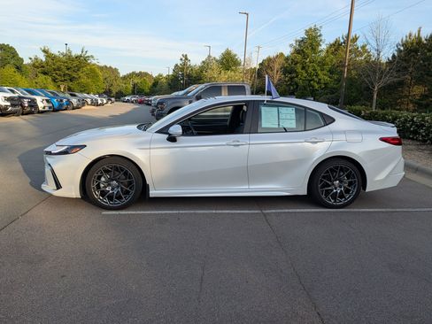 Used 2025 Toyota Camry XSE FWD image 7