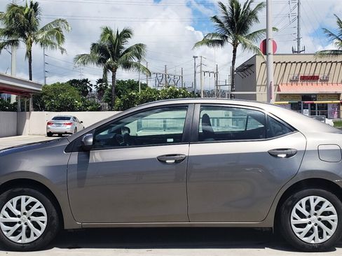 Used 2018 Toyota Corolla LE image 2