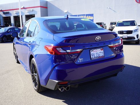 Used 2025 Toyota Camry SE image 7