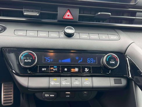 Used 2025 Hyundai Elantra SEL image 26