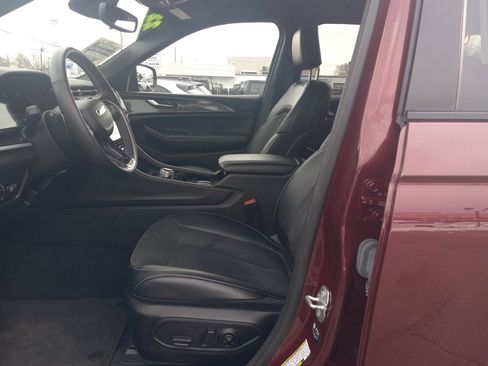 Used 2022 Jeep Grand Cherokee Altitude image 10