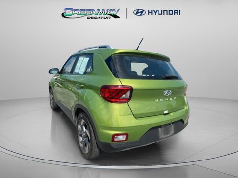 Certified 2024 Hyundai Venue SEL FWD image 6
