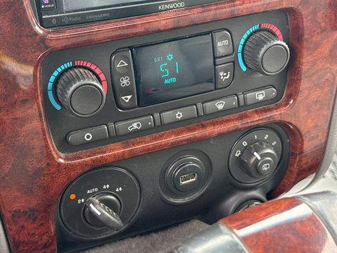 Used 2007 GMC Envoy Denali AWD/4WD image 16