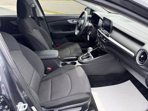 Used 2023 Kia Forte LXS FWD image 17