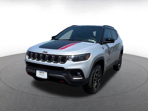 Used 2025 Jeep Compass Trailhawk AWD/4WD image 5