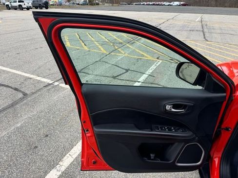 Used 2021 Jeep Compass Sport image 11