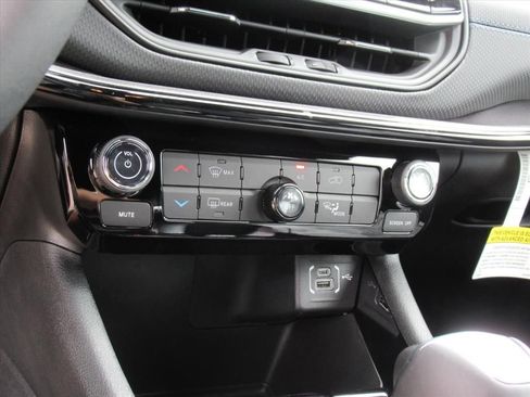 New 2026 Jeep Compass Latitude image 23