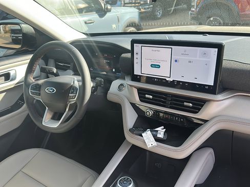 New 2026 Ford Explorer Active w/ Active Comfort Package RWD image 8