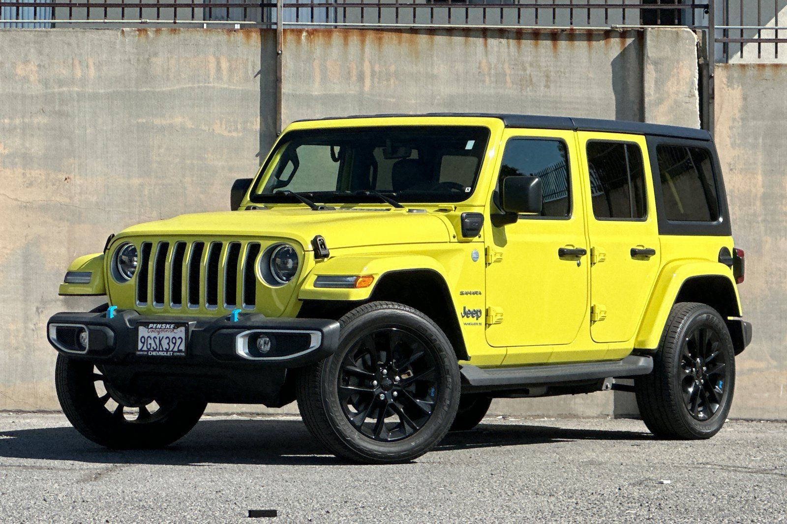 Used 2023 Jeep Wrangler Unlimited Sahara AWD/4WD image 8