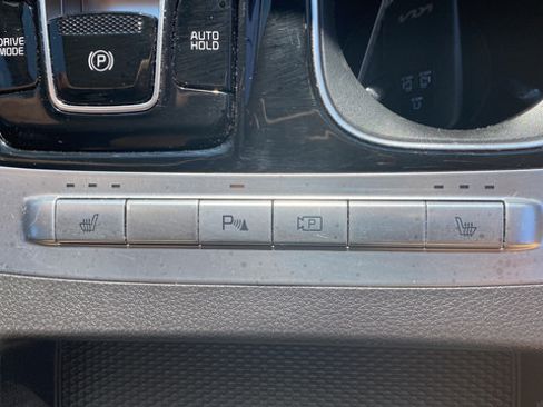 Certified 2024 Kia Carnival EX FWD image 19
