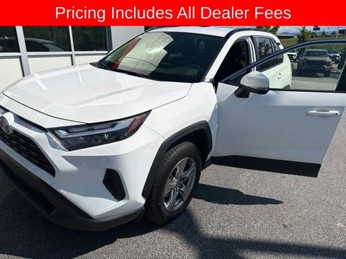Used 2022 Toyota RAV4 XLE AWD/4WD image 15