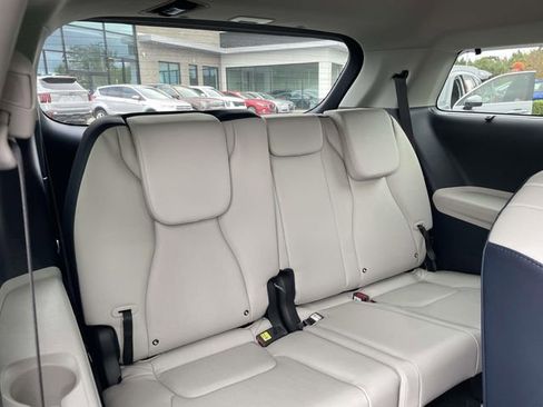 New 2026 Kia Carnival EX image 18