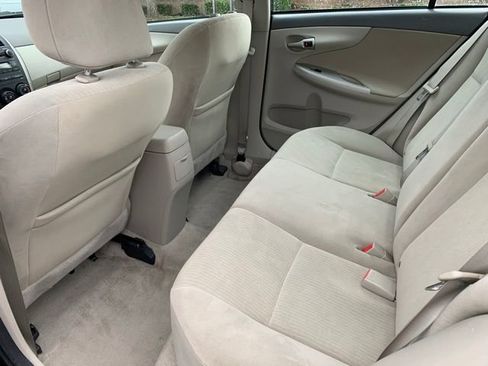 Used 2010 Toyota Corolla LE image 11