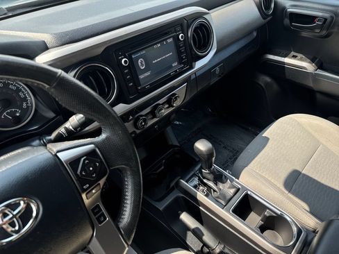 Used 2018 Toyota Tacoma SR5 AWD/4WD image 22