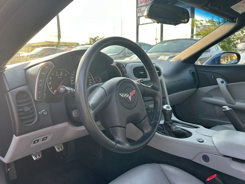 Used 2005 Chevrolet Corvette Coupe w/ Preferred Equipment Group RWD image 11