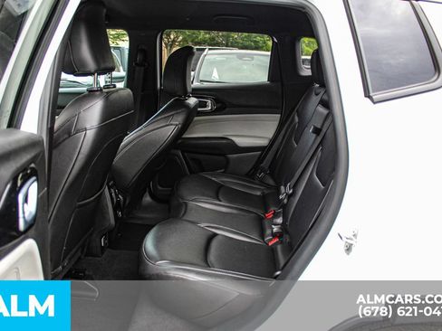 Used 2025 Jeep Compass Limited AWD/4WD image 17