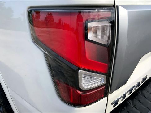 Used 2021 Nissan Titan Platinum Reserve w/ Moonroof Package AWD/4WD image 28