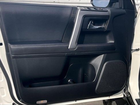 Used 2022 Toyota 4Runner SR5 Premium image 28