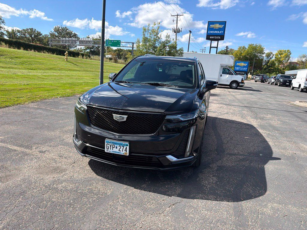 Used 2021 Cadillac XT6 Premium Luxury w/ LPO, ONYX Package AWD/4WD image 12