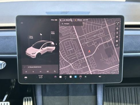 Used 2022 Tesla Model Y Performance image 16