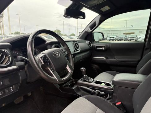 Used 2021 Toyota Tacoma TRD Sport w/ Technology Package AWD/4WD image 10