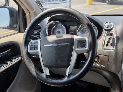 Used 2015 Chrysler Town & Country Touring w/ Driver Convenience Group FWD image 45