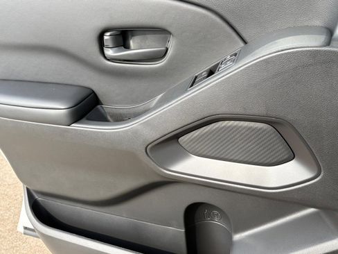 New 2025 Nissan Frontier S image 13