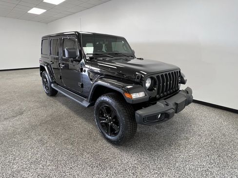 Used 2022 Jeep Wrangler Unlimited Sahara image 18